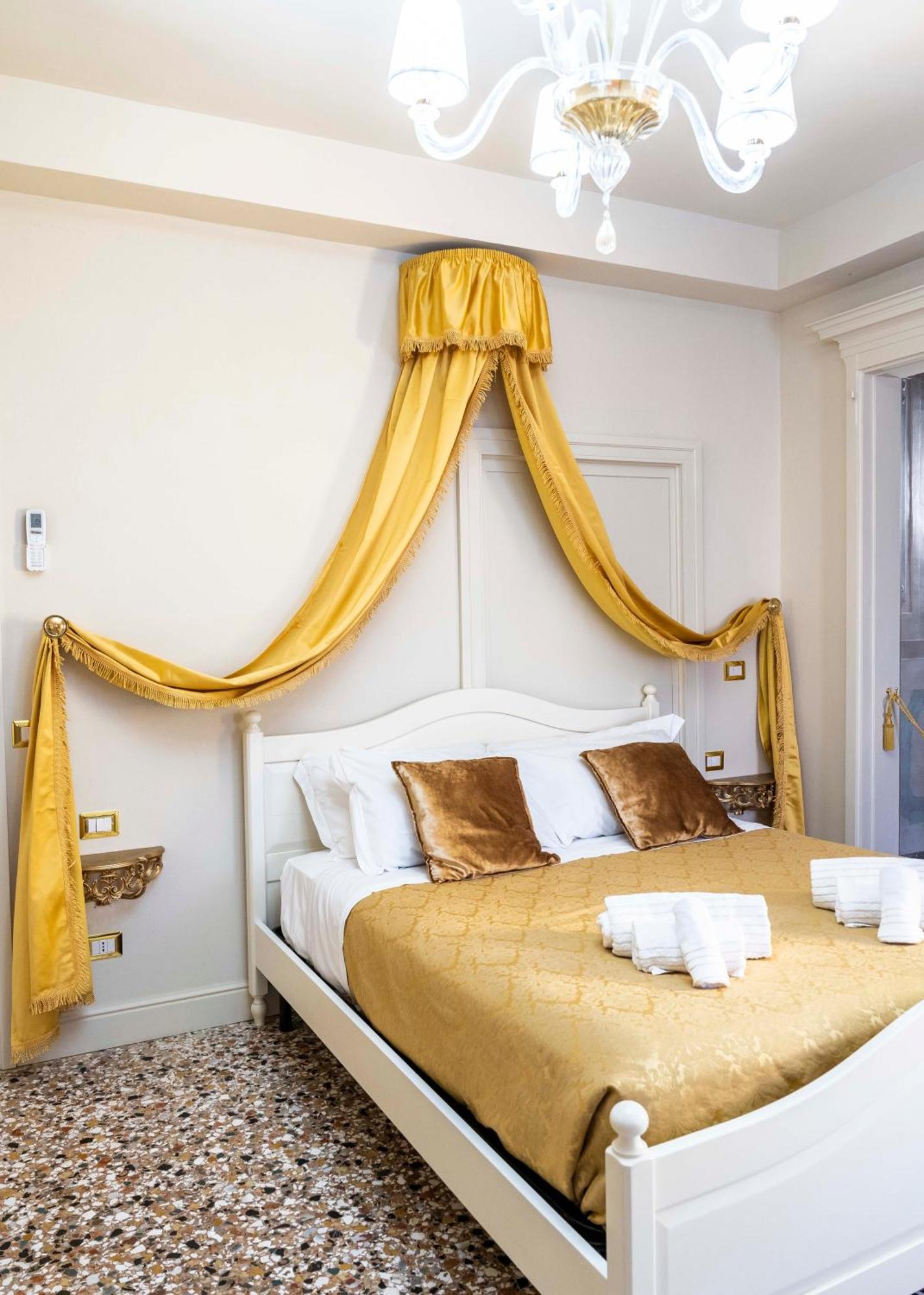 Palazzo Titti Rialto Suites Venecia Exterior foto